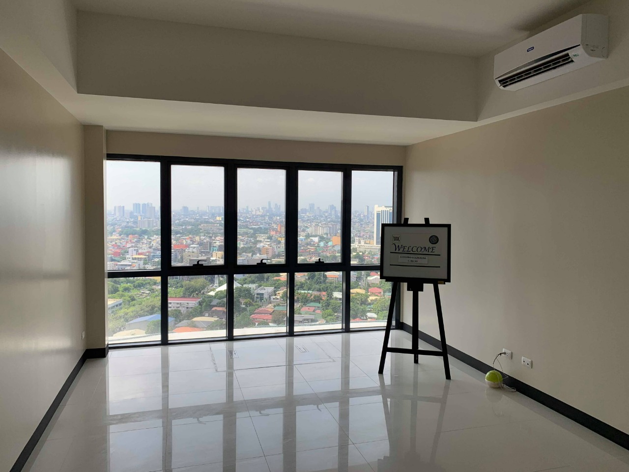 FOR SALE Semi Furnished 1BR unit in Salcedo Skysuites | Everbright Real ...